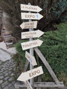 Panneau de signalisation des expositions